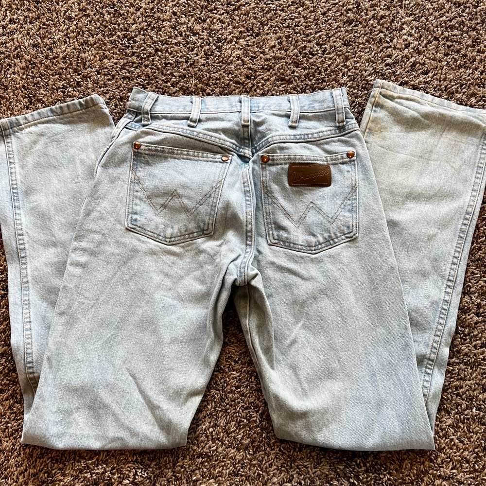 Wrangler, boot cut jean. 5x32. Light denim color.